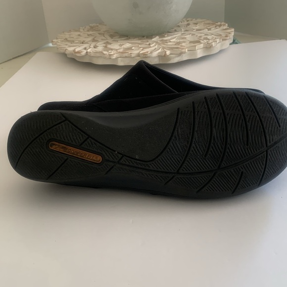 Copper Fit Black slip on shoes - Picture 5 of 5